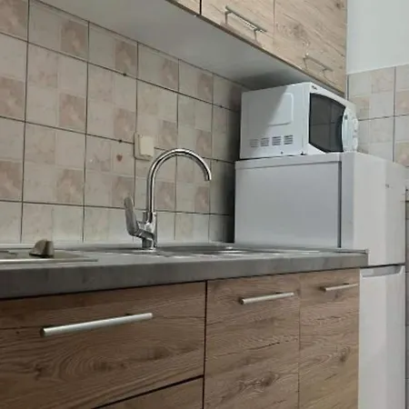 Natali - One Bedroom With Balcony App3 דירה פודאצה